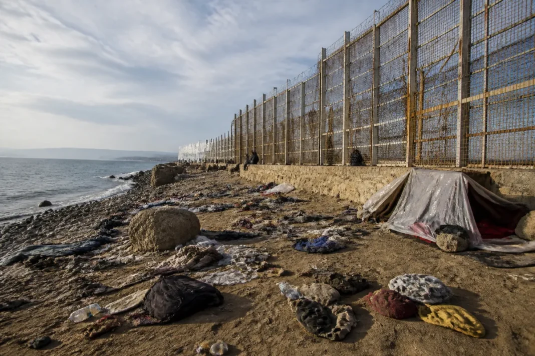 criza-fara-precedent-la-ceuta-20-000-de-migranti-au-fortat-granita-spaniola