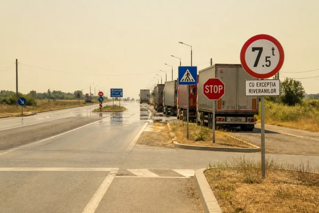 Restricții de circulație pentru camioane în trei județe, din cauza caniculei extreme
